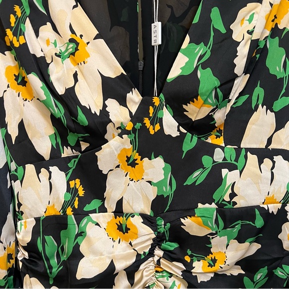 ASTR Black and Yellow Floral Ruched Mini Dress (NWT) - Picture 5 of 11